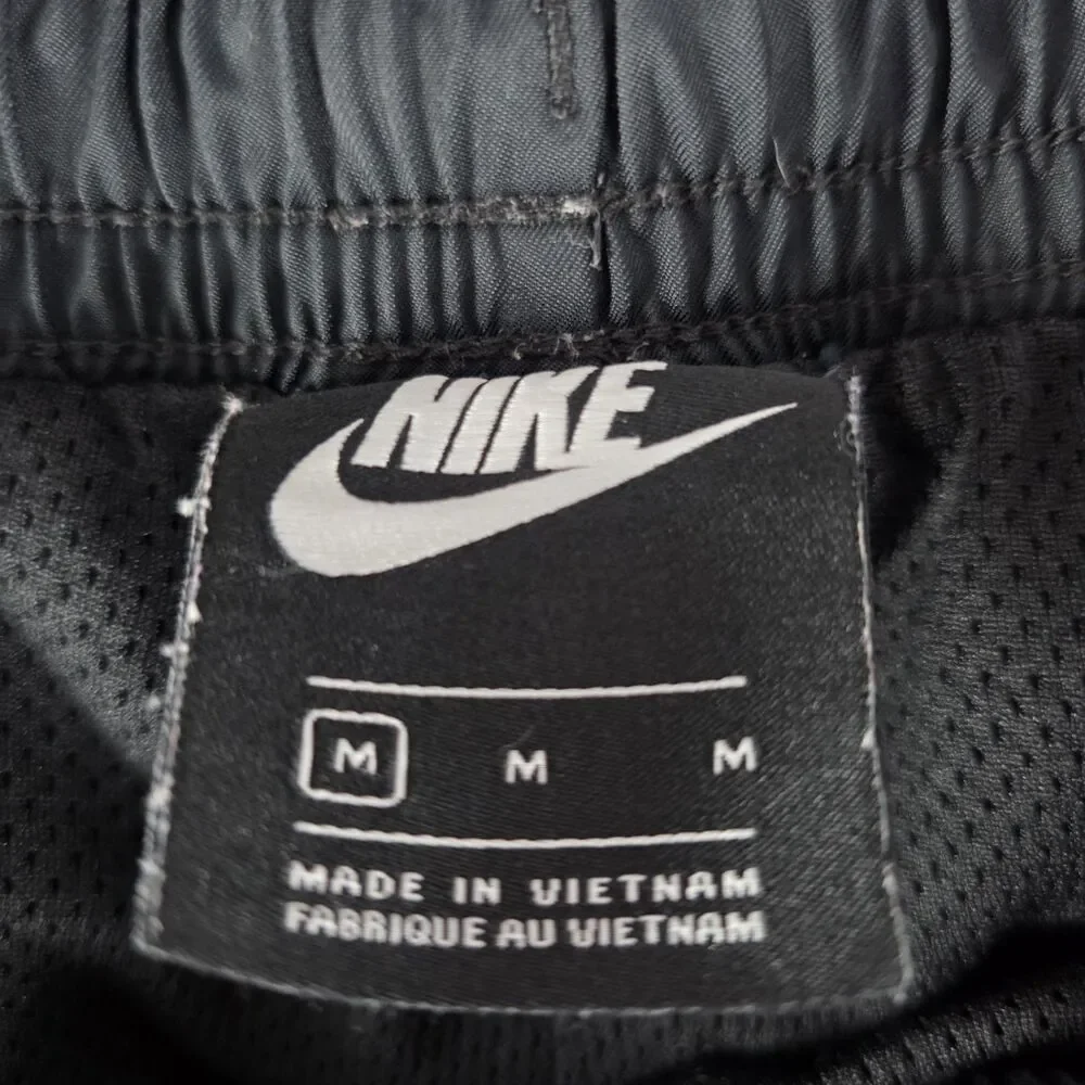 Nike Black Men's Medium Black Mesh Lined Drawstring